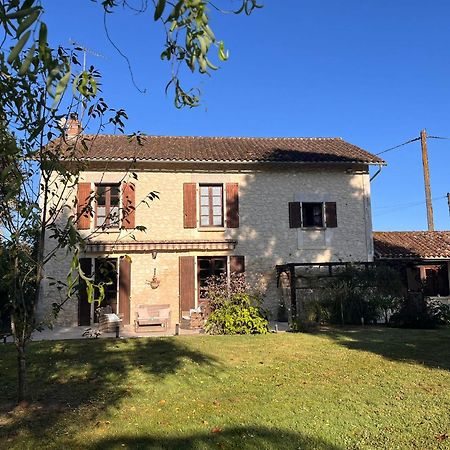 Les Bruyeres B&B Montbron Εξωτερικό φωτογραφία