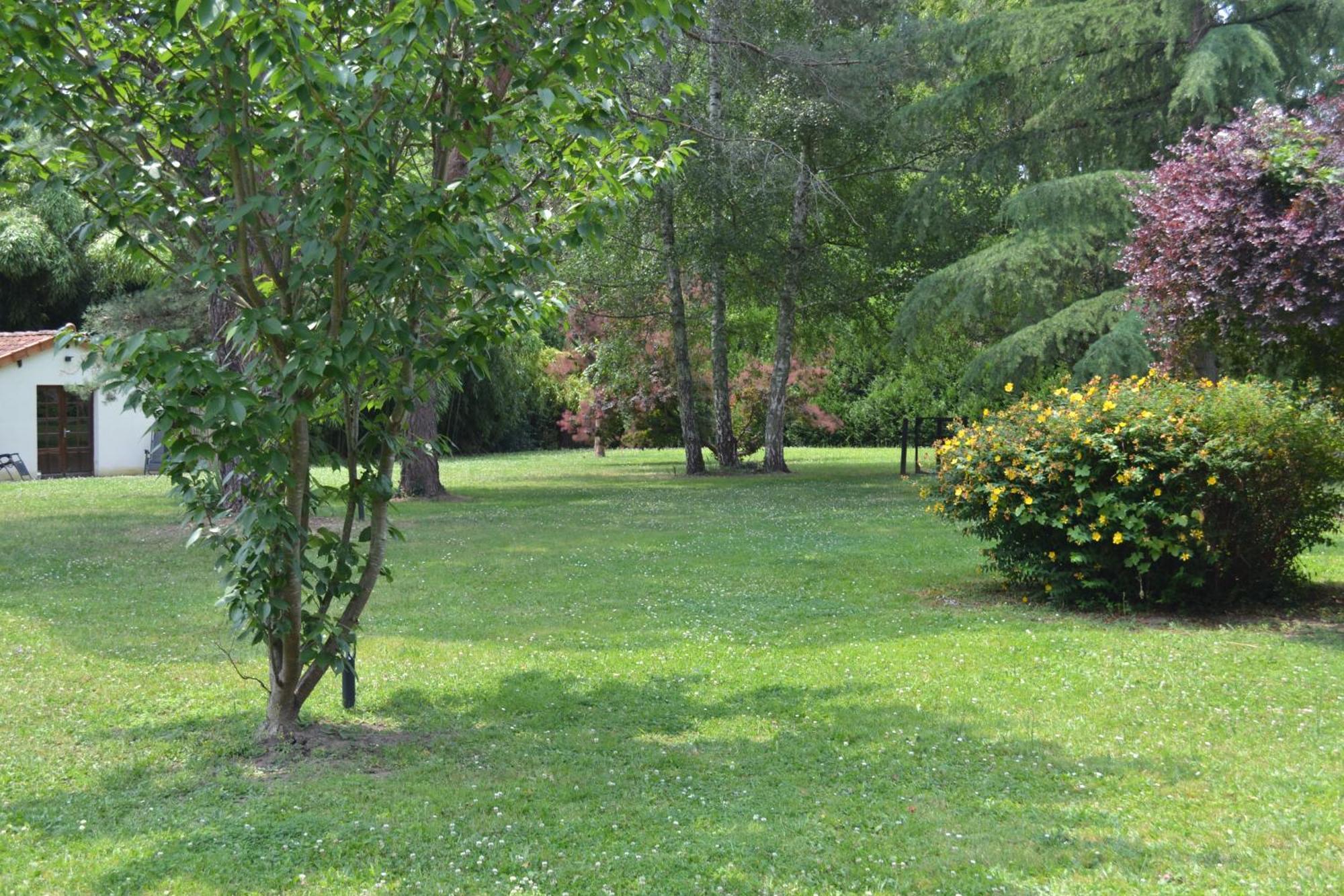 Les Bruyeres B&B Montbron Εξωτερικό φωτογραφία