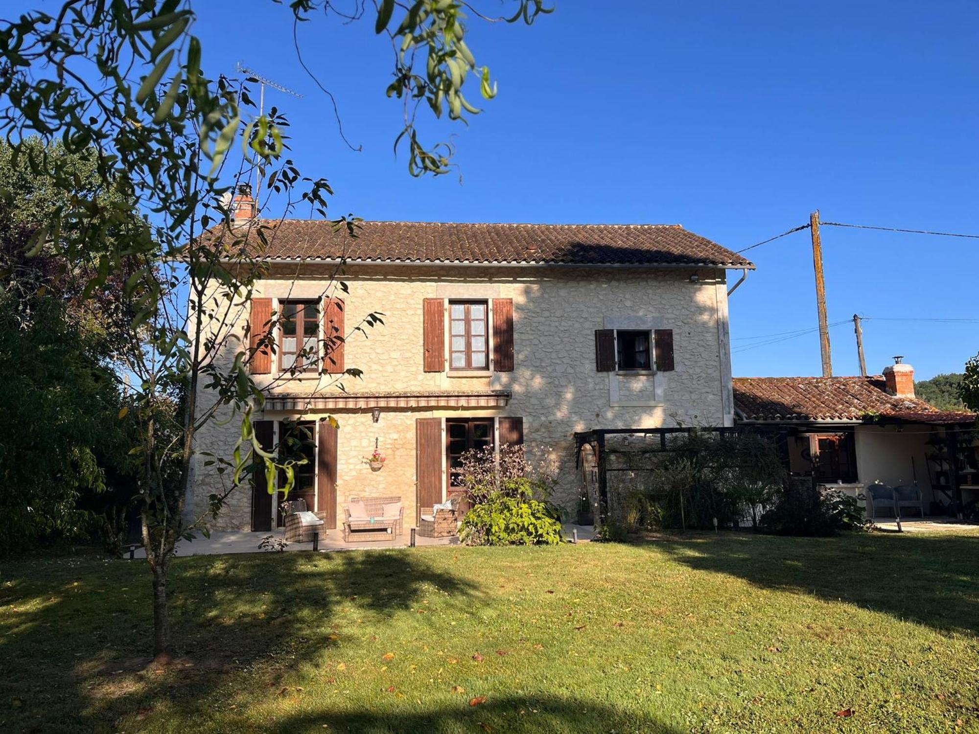 Les Bruyeres B&B Montbron Εξωτερικό φωτογραφία