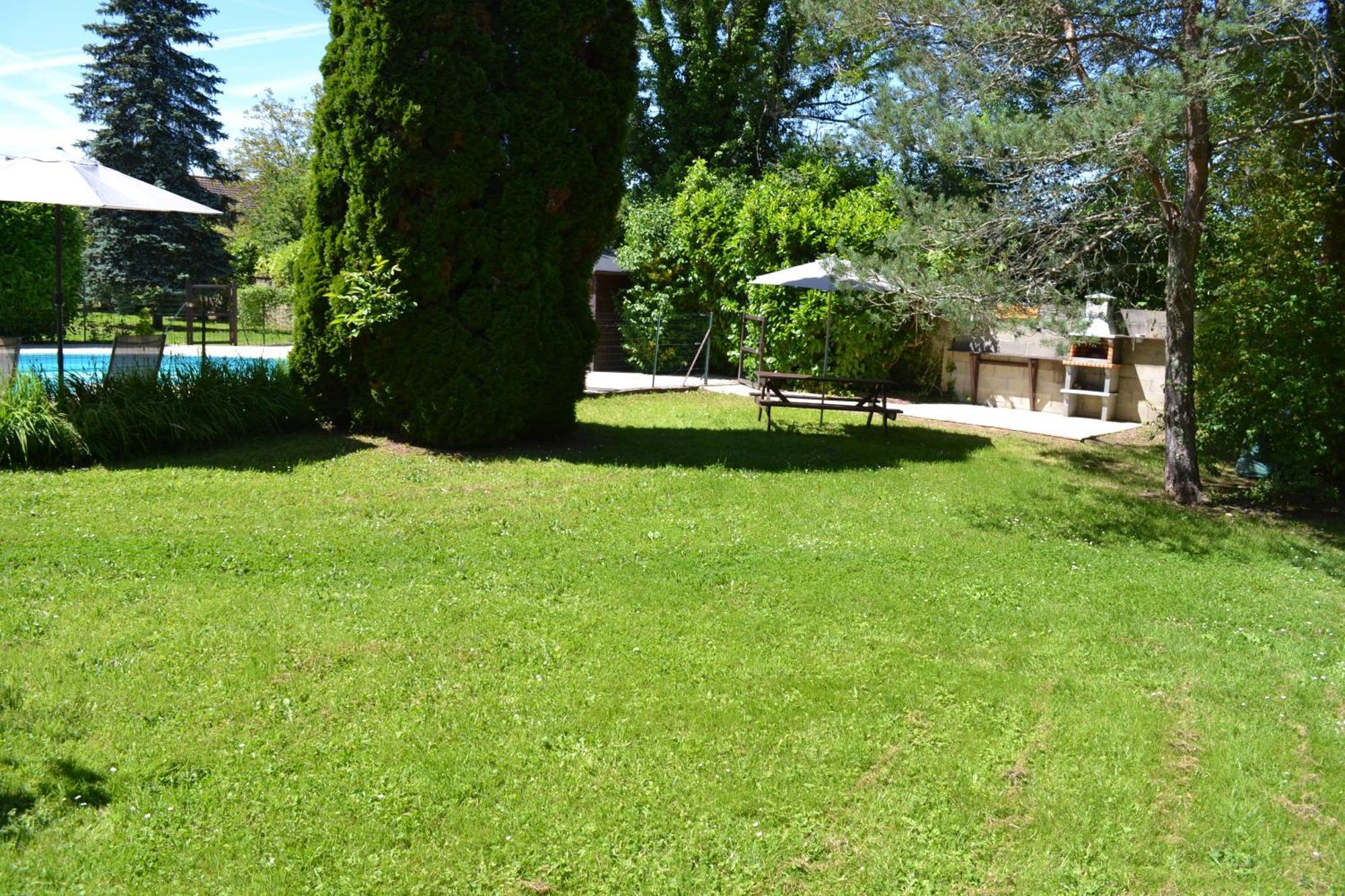 Les Bruyeres B&B Montbron Εξωτερικό φωτογραφία